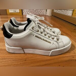 dolce & gabbana white tennis shoes. gold and pearl detailing. size 7